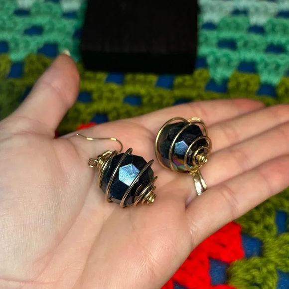 3/$10 Vintage Wire Wrapped Faceted Bead Earrings - Picture 4 of 4